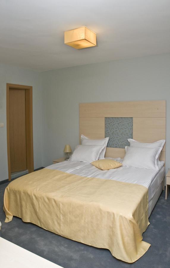 סופיה Hotel 4 Zona מראה חיצוני תמונה
