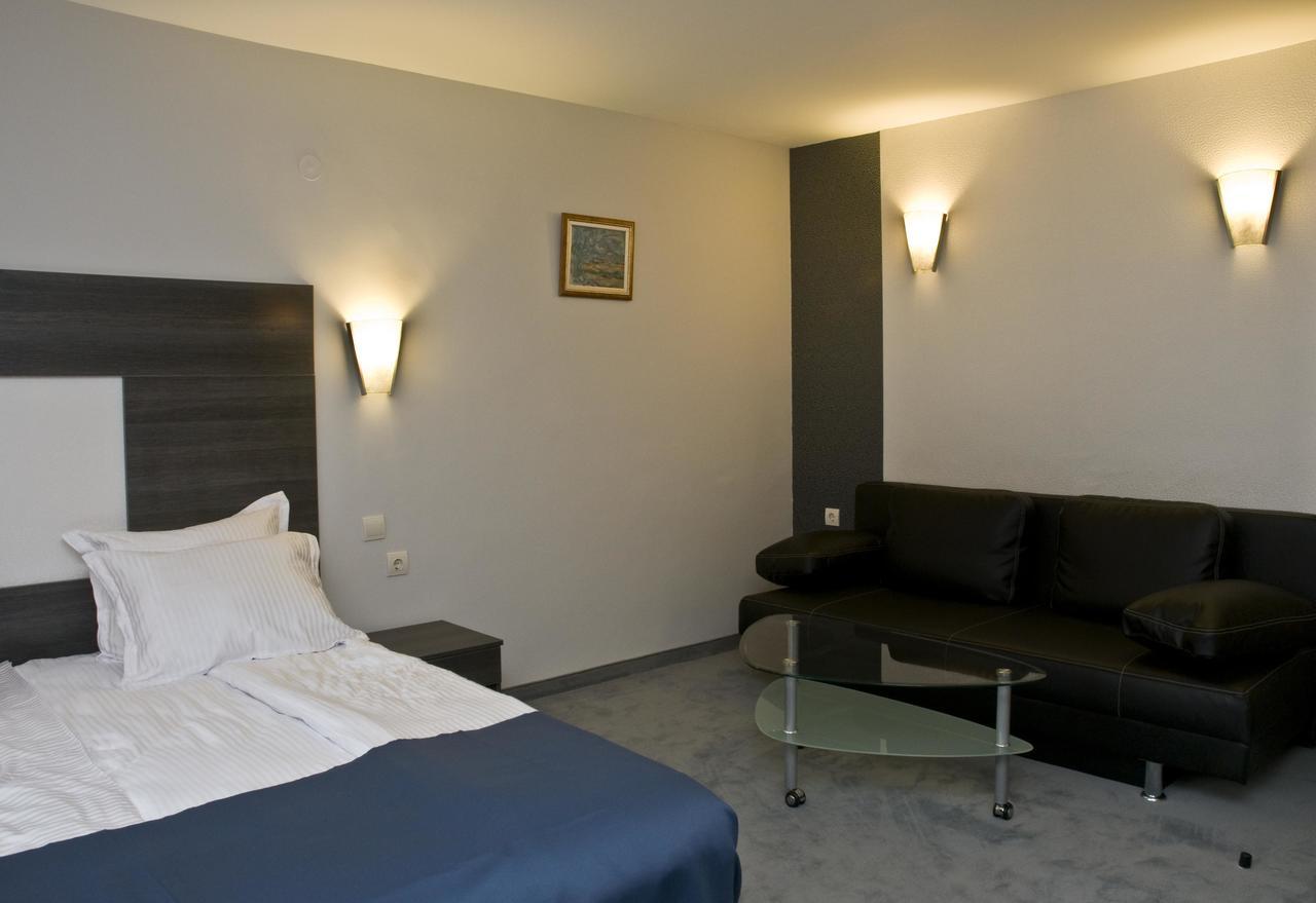 סופיה Hotel 4 Zona מראה חיצוני תמונה
